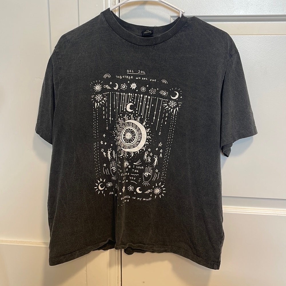 URBAN OUTFITTERS TEE! Great quality Womens tees!